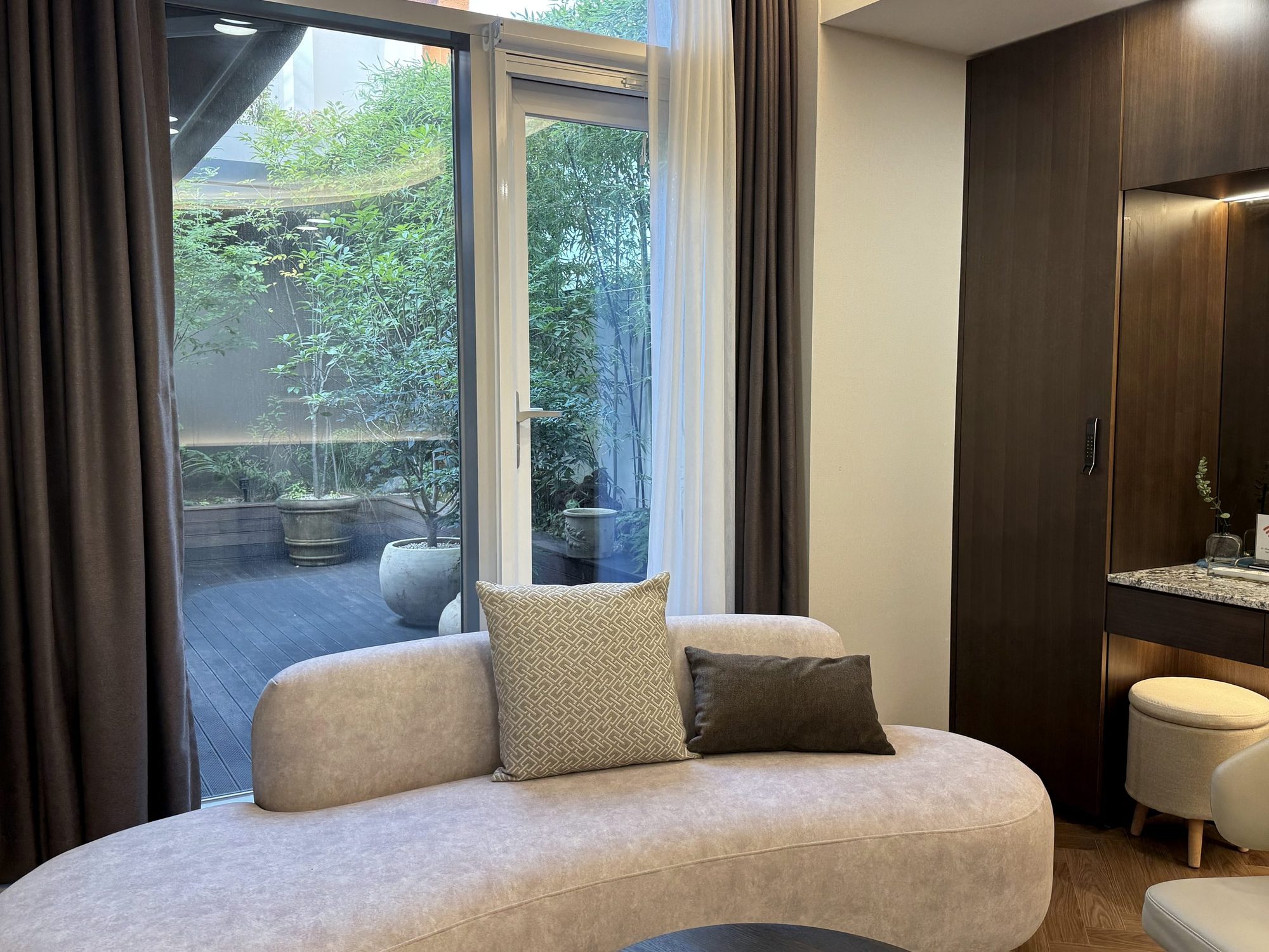Private room for the one-night checkup