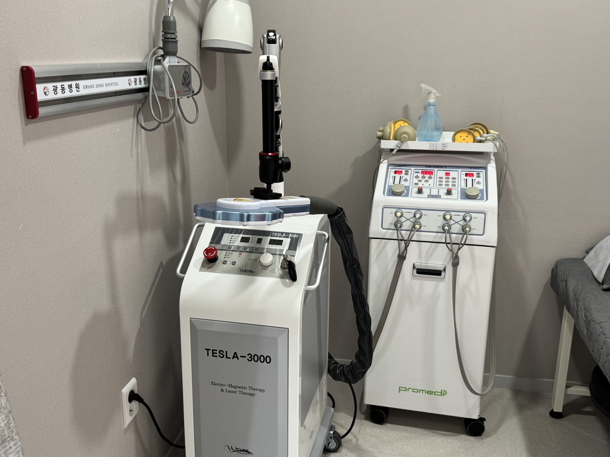 5階の磁気刺激・電気治療機器